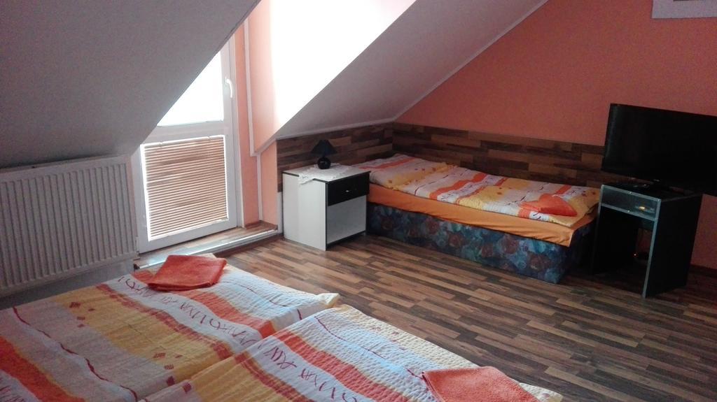 Penzion Marina Pri Slovenskej Restauracii Брезно Екстериор снимка